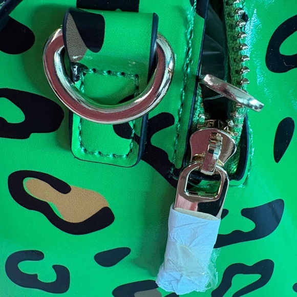 Green Leopard Print Women's Bag with Crossbody Strap and Matching Wallet - Picture 4 of 6